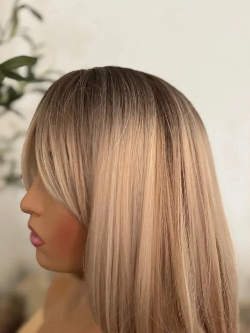 Stylish layered Blonde Ombre Straight Hair Classic Wig cap Wig